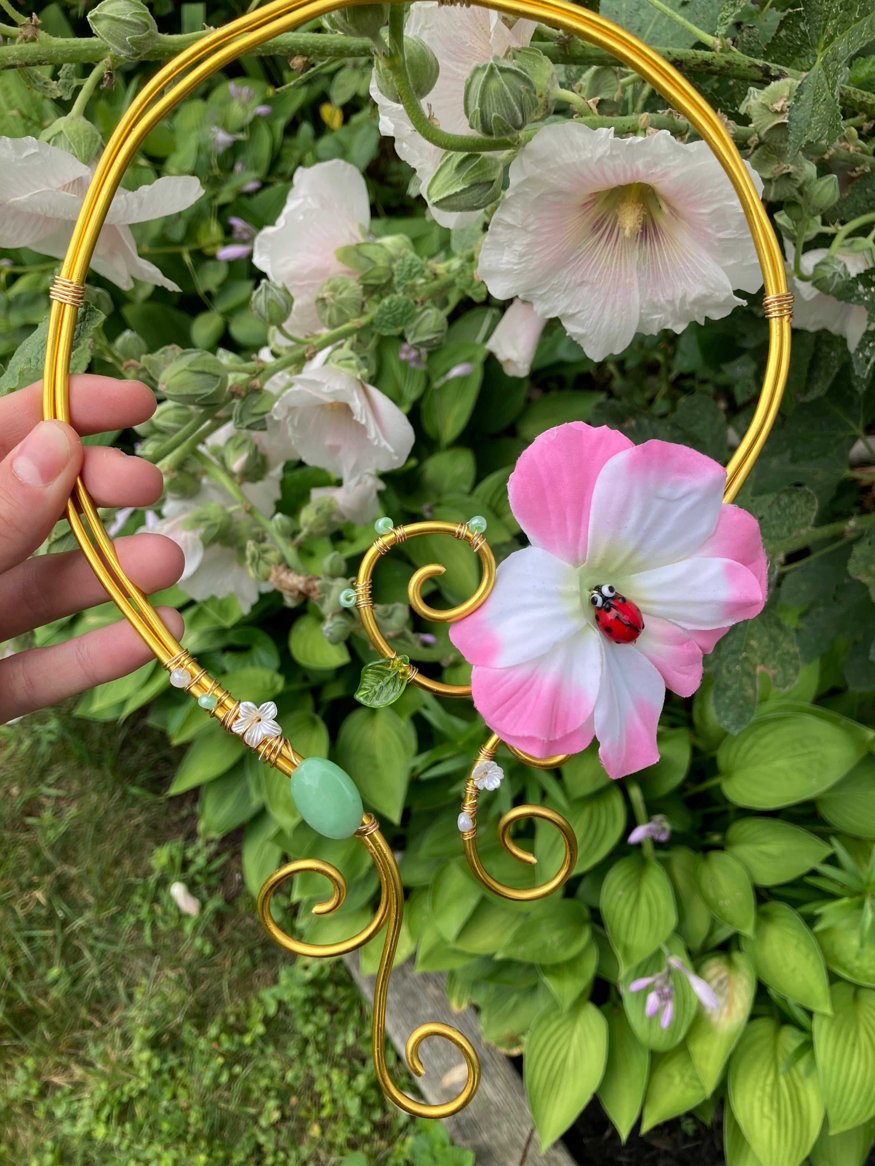 “Flora” golden chocker